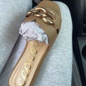 NWT gorgeous slides with buckle